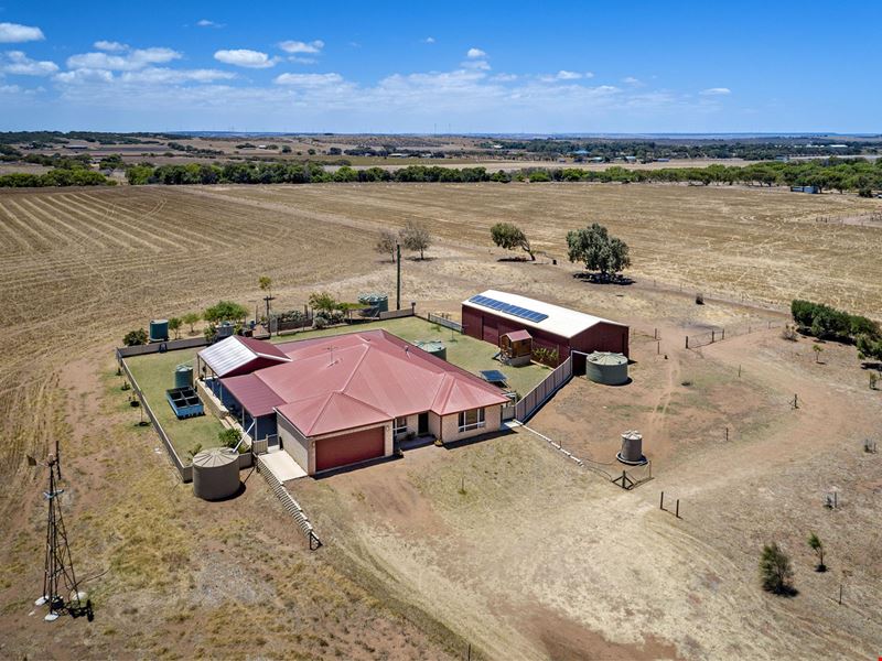 492 Company Road, Greenough WA 6532