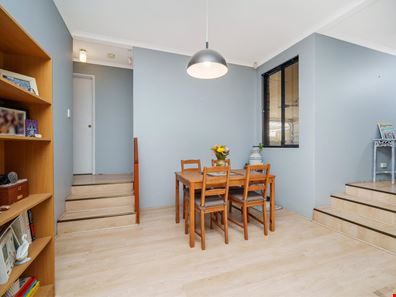 7/4 Wittenoom Road, High Wycombe WA 6057