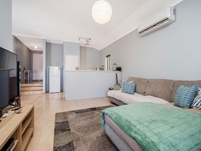 7/4 Wittenoom Road, High Wycombe WA 6057