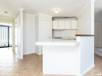 6 Naomi Way, Karloo WA 6530