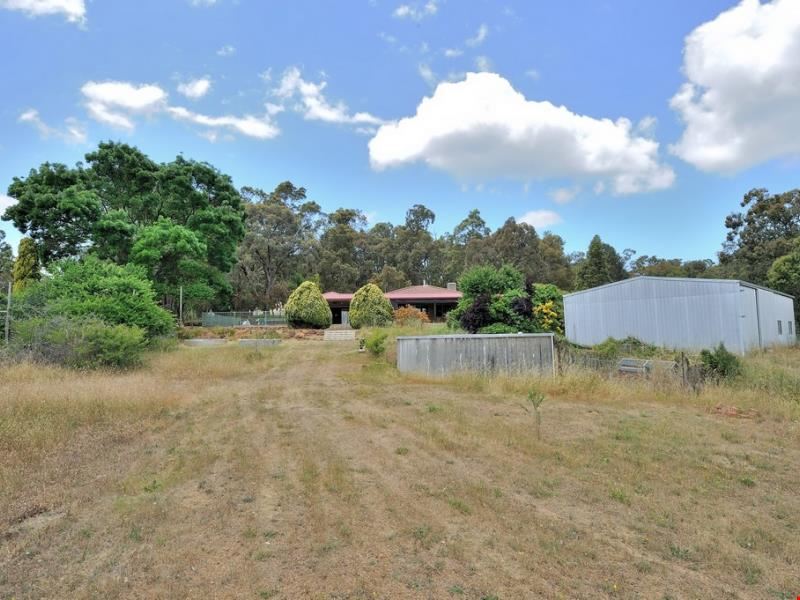 33 Waterford Drive, Gidgegannup WA 6083