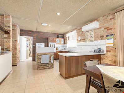 17 Downes Way, Dongara WA 6525