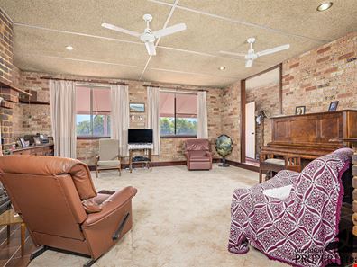 17 Downes Way, Dongara WA 6525
