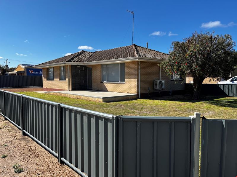 24 Smith Street, Dongara WA 6525