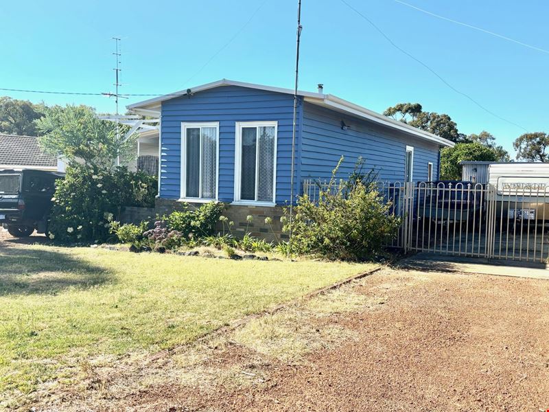 12 Hair Street, Waroona WA 6215