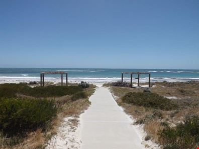 2 Collett Court, Ledge Point WA 6043