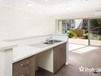 8/6 Ibera Way, Success WA 6164