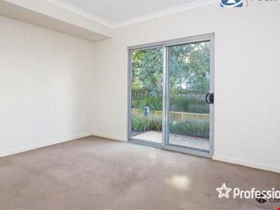 8/6 Ibera Way, Success WA 6164