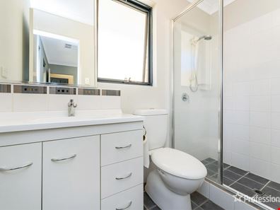 2/9 Kings Place, Waroona WA 6215