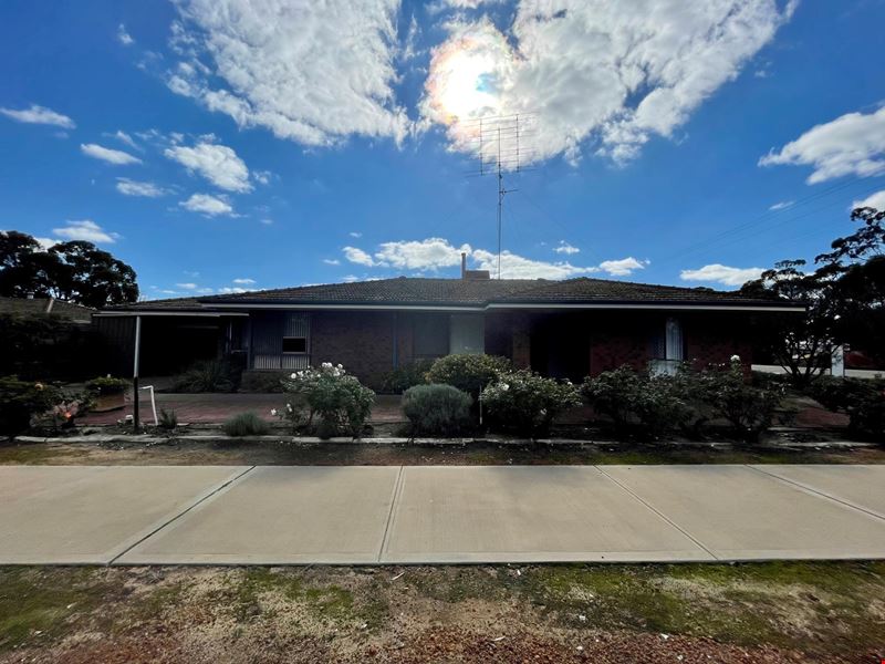 4 DIX STREET, Moora WA 6510