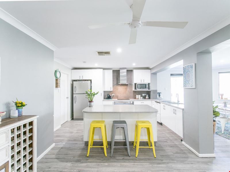 17 Henrietta Avenue, Mount Nasura WA 6112