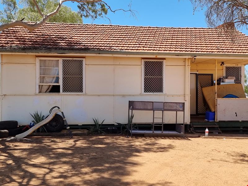 13 Main Road, Mullewa WA 6630