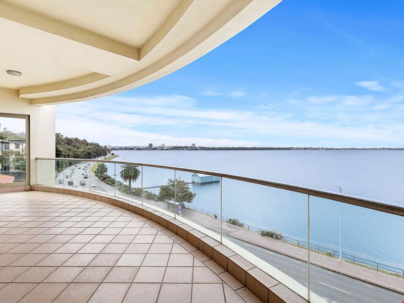 4/2 Wingfield Avenue, Crawley WA 6009