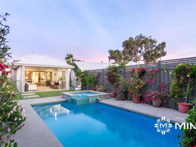 52 Warragoon Crescent, Attadale WA 6156