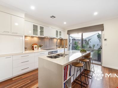 52 Warragoon Crescent, Attadale WA 6156