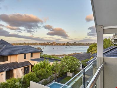 2B Tweeddale Road, Applecross WA 6153