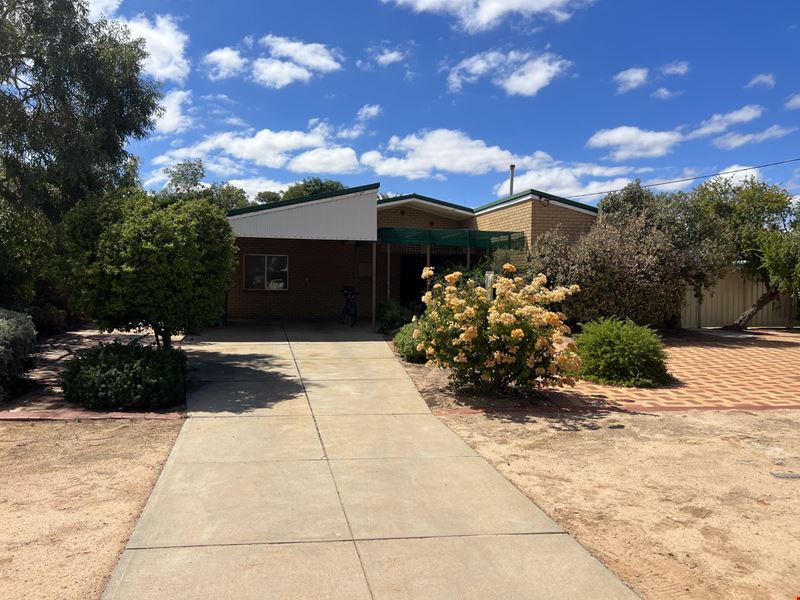 9 Hilton Way, Narembeen WA 6369