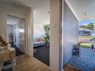 23 Dragonfly Boulevard, Lakelands WA 6180