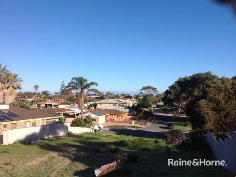 35 Portmarnock Circle, Halls Head WA 6210