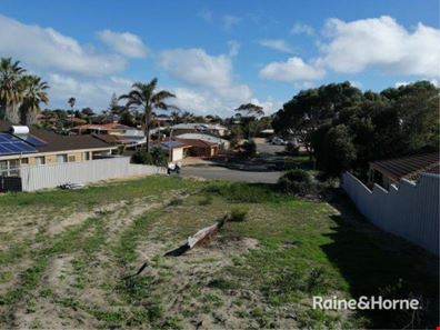 35 Portmarnock Circle, Halls Head WA 6210