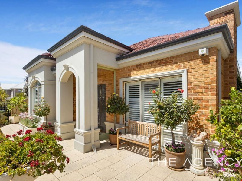 17 O'Mara Boulevard, Iluka WA 6028