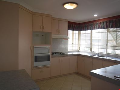 8/14 Anna Road, Australind WA 6233