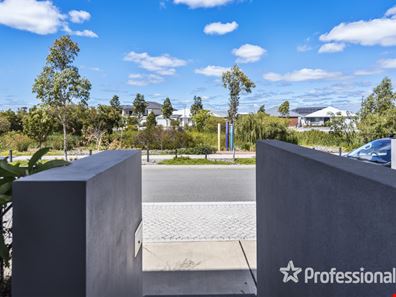 27 Livorno Boulevard, Piara Waters WA 6112