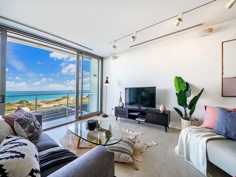 8/23 Ocean Drive, North Coogee WA 6163