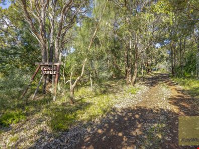 187 Lesmurdie Road, Lesmurdie WA 6076