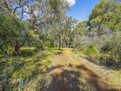 187 Lesmurdie Road, Lesmurdie WA 6076