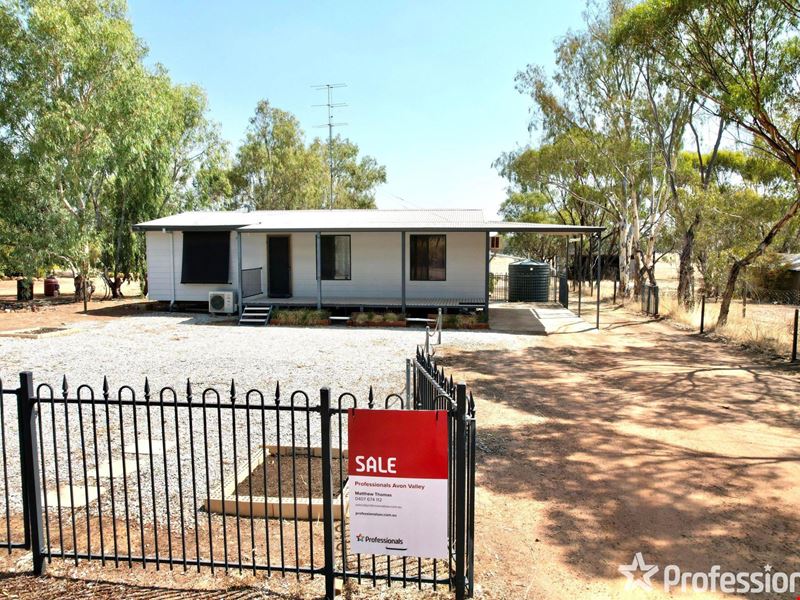 19 Hunter Road, Muluckine WA 6401