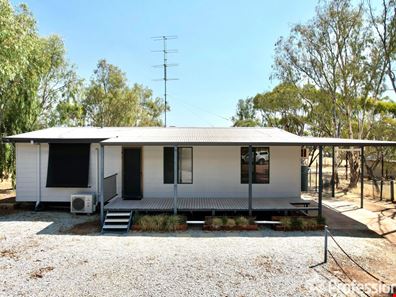 19 Hunter Road, Muluckine WA 6401