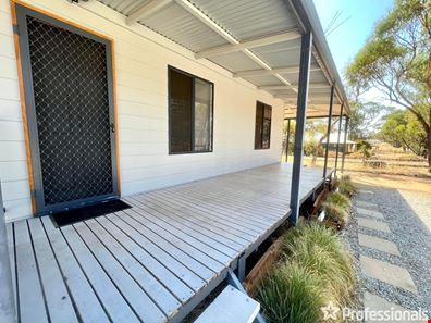 19 Hunter Road, Muluckine WA 6401