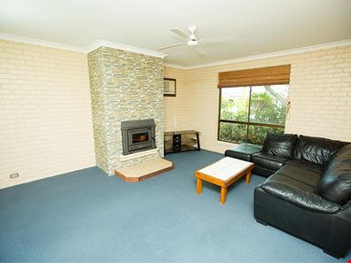 16 Jabiru Way, Waggrakine WA 6530
