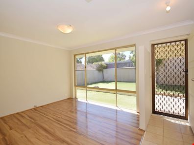 33C Mosaic Street East, Shelley WA 6148
