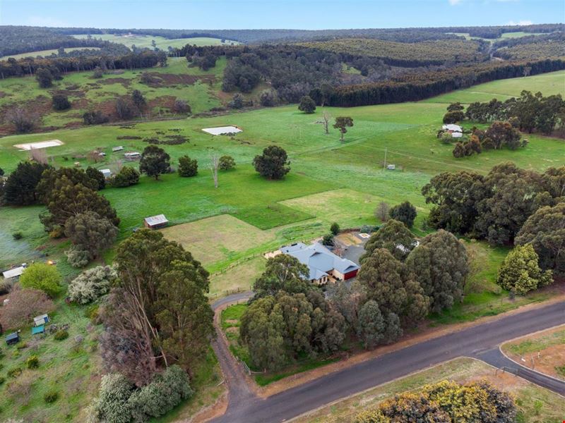 33 Statesmen Court, Kangaroo Gully WA 6255
