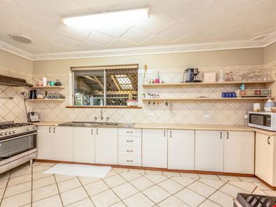 293 Seventh Street, Wonthella WA 6530