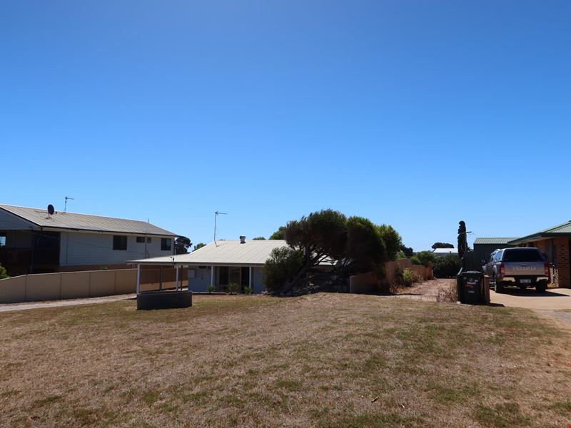 8 Richardson Road, Port Denison WA 6525