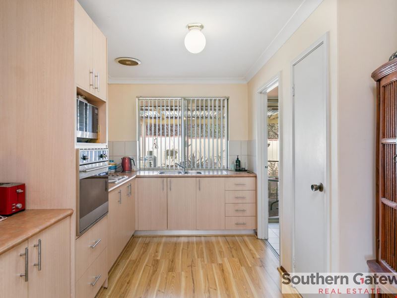 3/8 Neon Close, Parkwood WA 6147