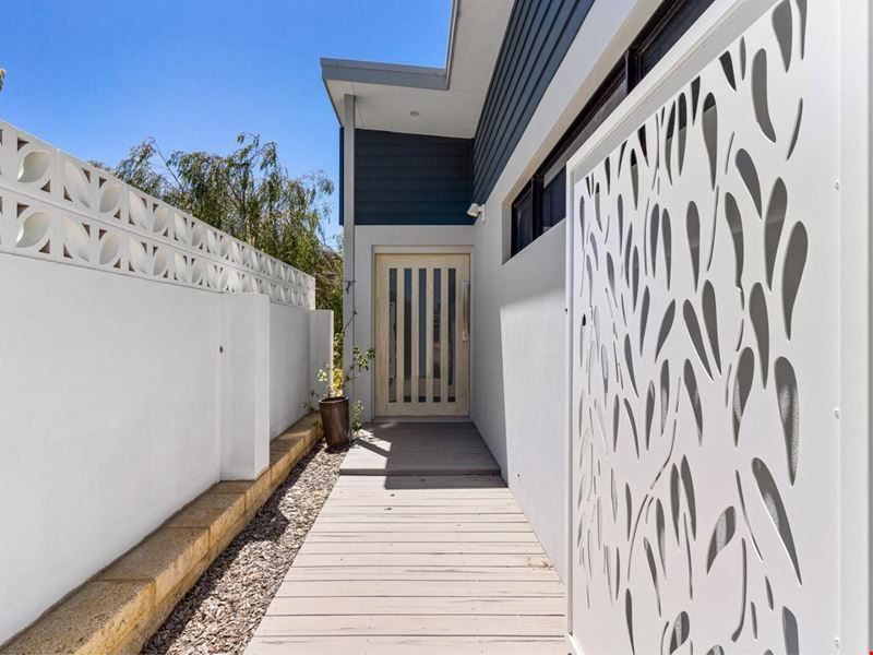 12 Bundarra Way, Golden Bay WA 6174