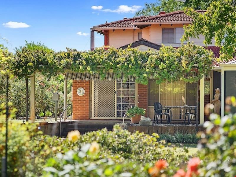 233 Foxton Drive, Oakford WA 6121