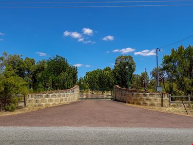 233 Foxton Drive, Oakford WA 6121