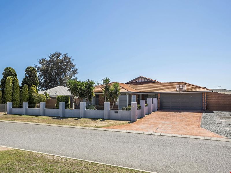 4 St Georges Court, Connolly WA 6027