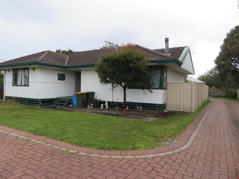 18A Katoomba Street, Orana WA 6330