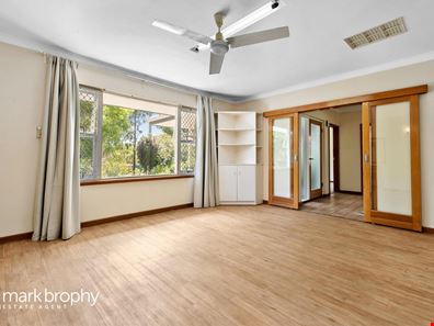 11 Hereford Place, Spearwood WA 6163