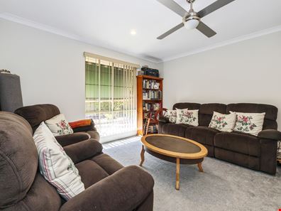 4/7 Conifer Close, Ballajura WA 6066