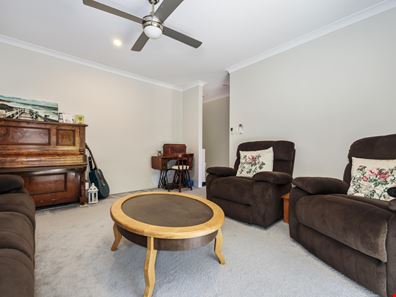 4/7 Conifer Close, Ballajura WA 6066