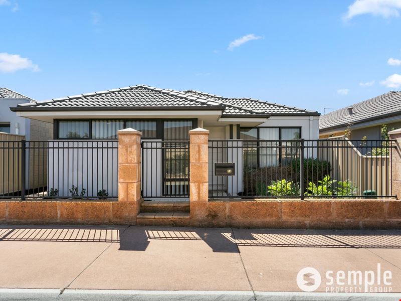 16 Weetman Road, Hammond Park WA 6164