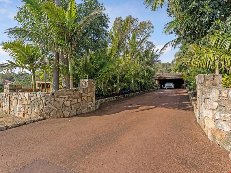 10 Rails Crescent, Wungong WA 6112