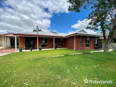 38 Suburban Road, Quairading WA 6383